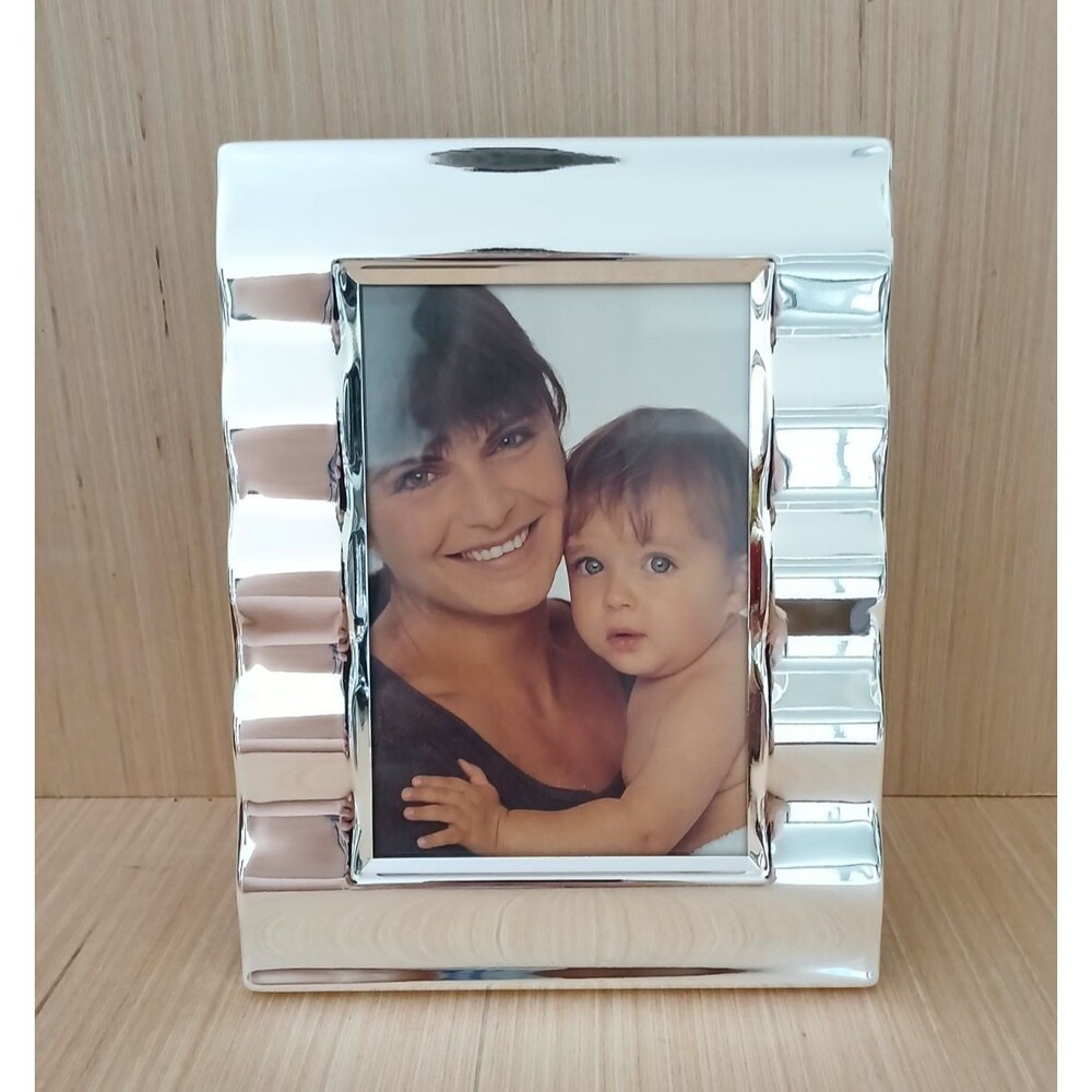 NEW In Box Impressions Silver Plated Solid Brass Wave Picture Frame Wedding Gift